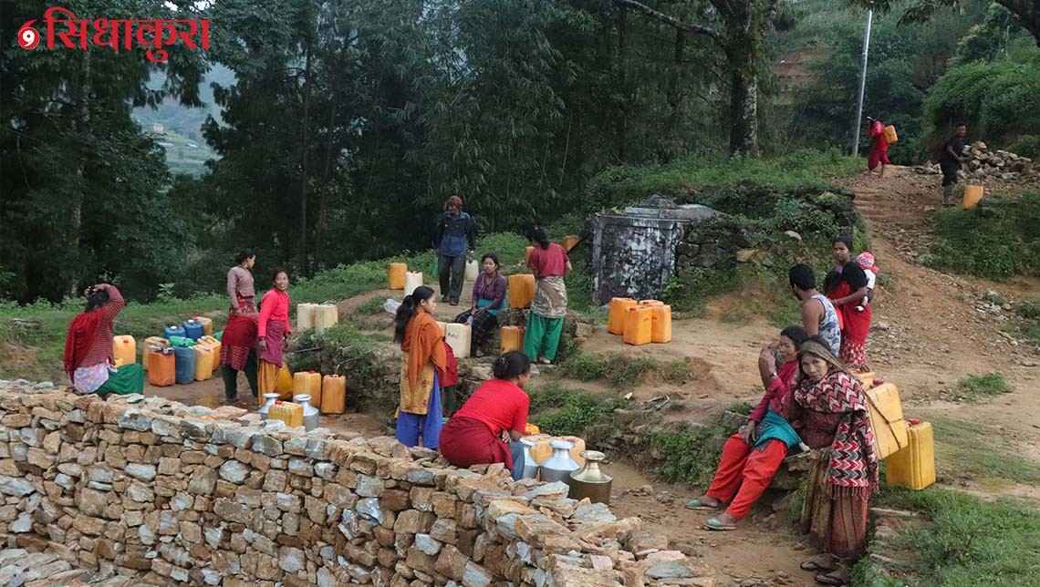 मध्यबर्खामा पनि खानेपानी जोहो गर्न सास्ती