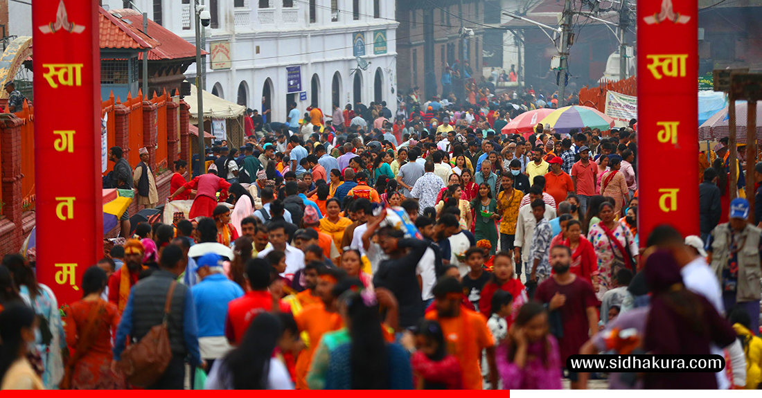 साउनको अन्तिम सोमबार : पशुपतिनाथमा दर्शनार्थीको घुइँचो (तस्विरहरु)