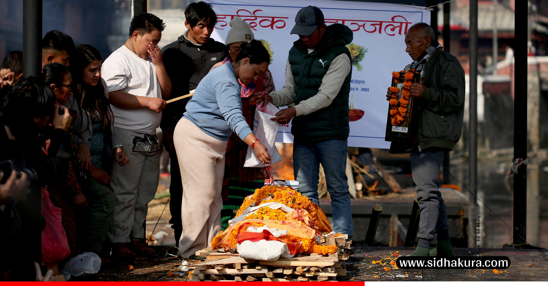रूसमा ज्यान गुमाएका ओखलढुङ्गाका विनोद सुनुवारकाे कुशको शव बनाई अन्त्येष्टि (तस्विरहरु)