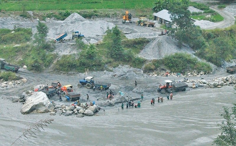 बालुवा तस्करले कालीगण्डकीमा घाट नै गायब पारेपछी‍‍‍...