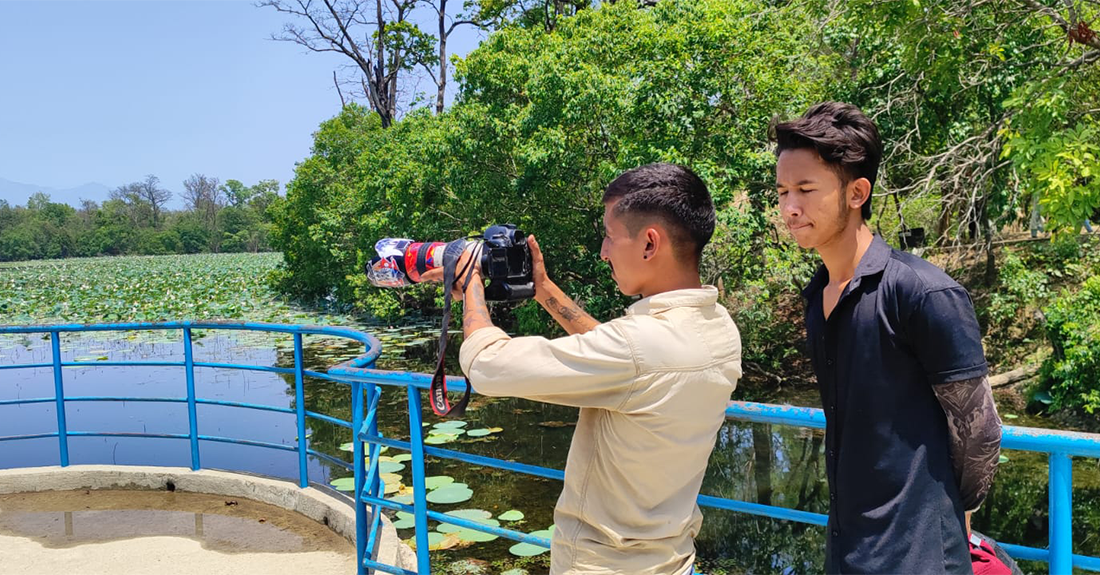 ‘फोटोग्राफी’बाट महिनामै ६० देखि ७० हजारसम्म कमाउँछन् कैलालीका युवा