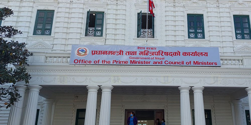 प्रधानमन्त्री कार्यालयका  ६८ दरबन्दी कटौती