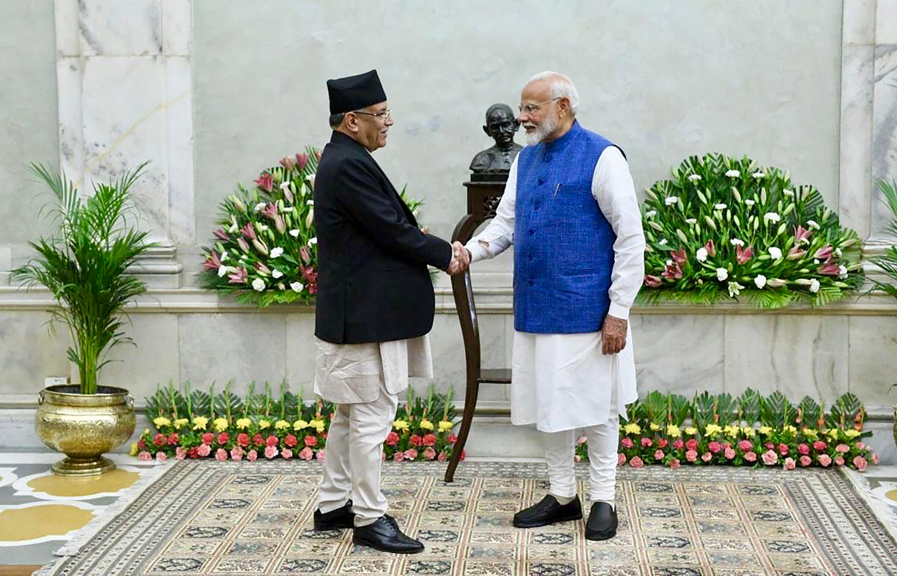 प्रधानमन्त्री दाहाल र भारतका प्रधानमन्त्री मोदीबीच भेटवार्ता