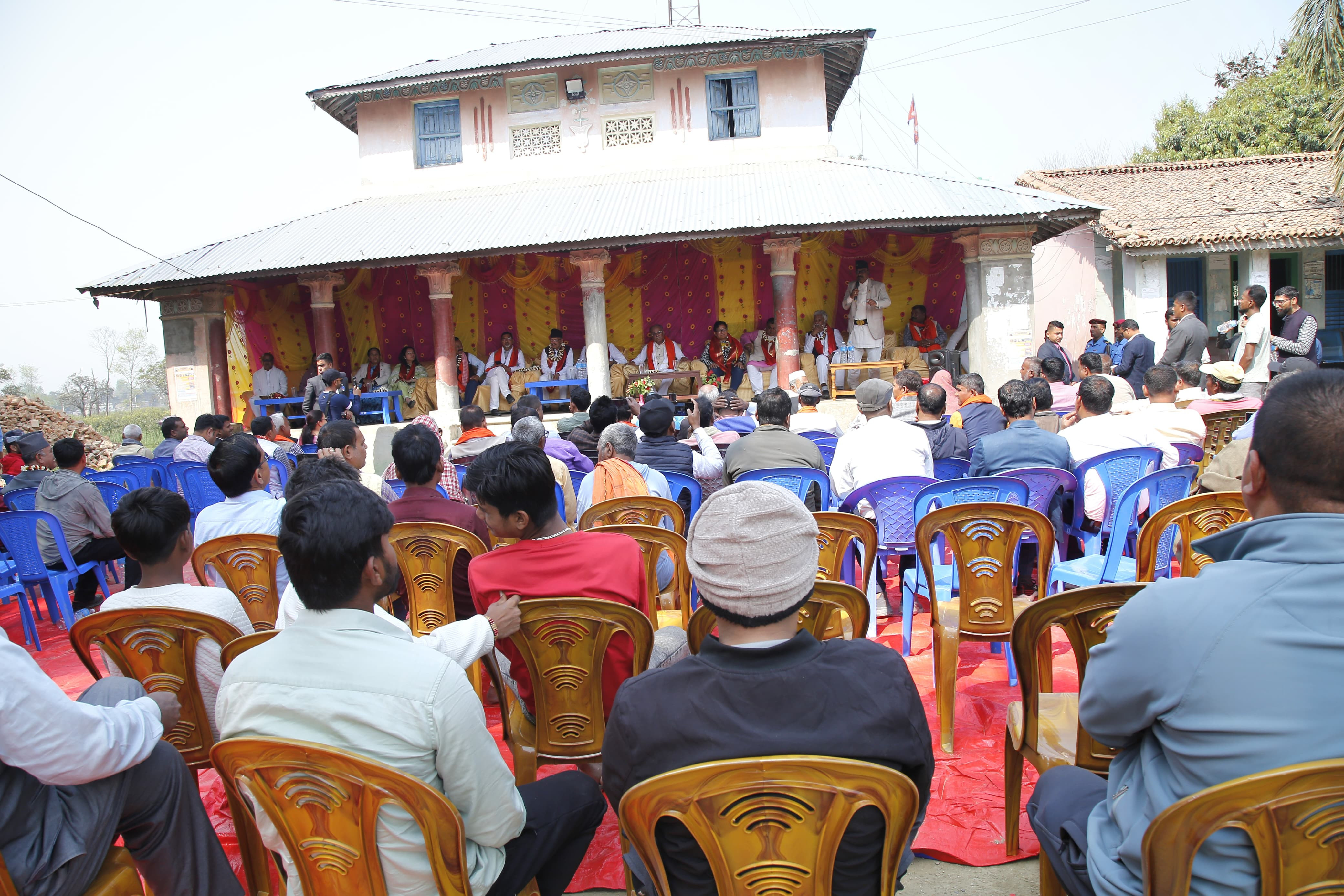 बालेनको पुख्र्यौली घरमा प्रचण्ड