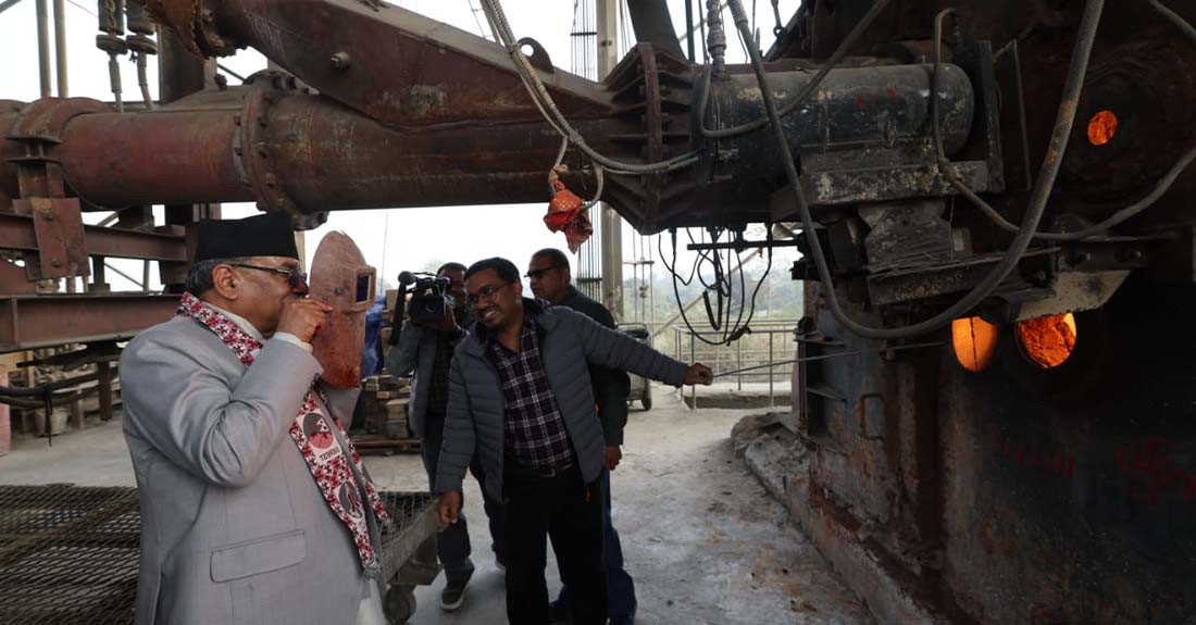 प्रधानमन्त्री दाहालद्वारा उदयपुर सिमेन्ट उद्योगको अवलोकन
