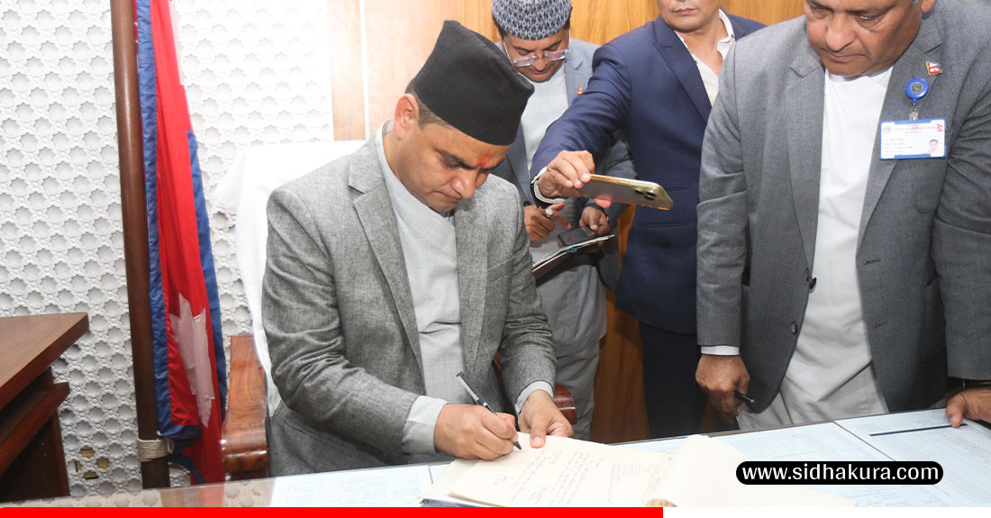 स्वास्थ्यमन्त्री पौडेलले गरे पद बहाली, काम गरेर देखाउन नसकेसम्म खादामाला नलगाउने घोषणा