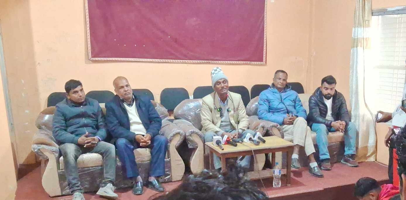 पर्साको बहुदरमाई पालिकाका  मेयर र प्रशासकीय अधिकृतको विवाद तोडफोड र आगजनीमा परिणत