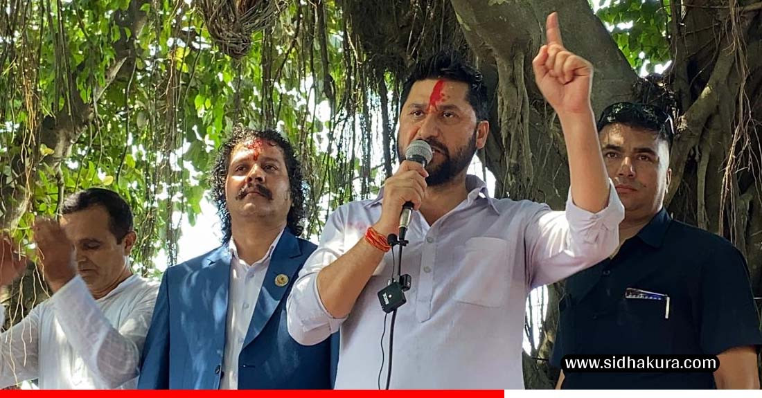 चितवन पुगेर रविले दोहोर्याएः ‘प्रमाण छ भने अझै पनि जनताबीच ल्याउनुस्, राजनीति छोड्दिन्छु’