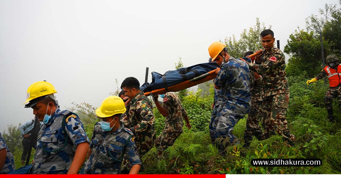 एअर डाइनेस्टी हेलिकप्टर दुर्घटनाः सूर्यचौरबाट टिचिङ हस्पिटल ल्याइँदै मृतकका शव