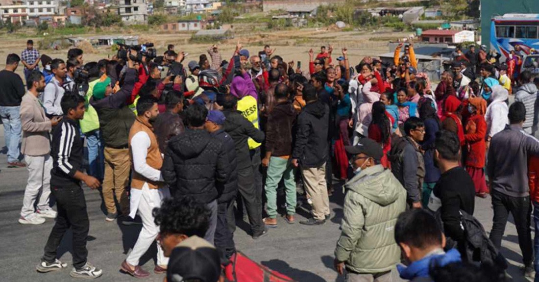 तिनकुनेमा प्रशासनले अनुमति नदिएपछि सानोठिमी पुगेर प्रदर्शनमा उत्रिए प्रसाईँ समर्थक