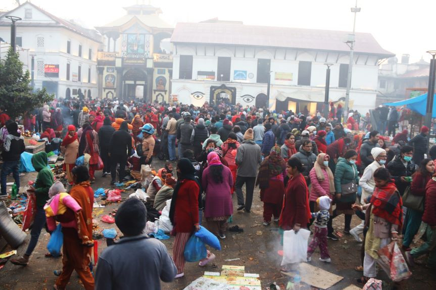 दिवङ्गत पितृको सद्गतिको कामना गर्दै शिवालयमा शतबीज छरियो