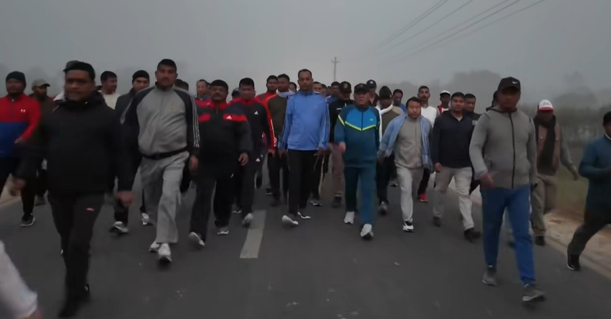 प्रचण्डले भेटे रिङ्कु सदाको परिवार, न्याय दिलाउन सहयोग गर्ने प्रतिबद्धता