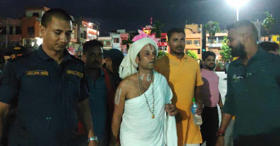 खुकुरी देखाउँदै हिंसात्मक अभिव्यक्ति दिएका धर्मगुरु श्रीनिवास ५०० जरिवाना बुझाएर रिहा
