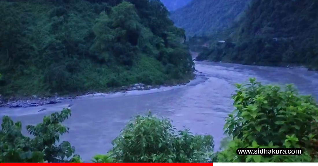 केराबारीमा रातो वस्तु देखियो, बस भएको आशंका
