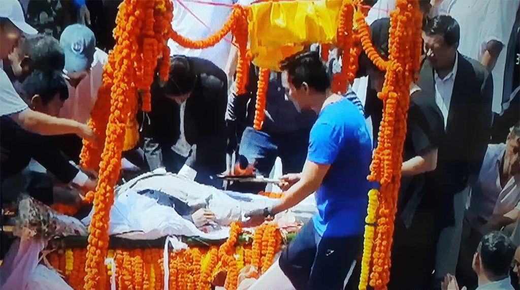 सुवास नेम्वाङका छोराले दिए बाबुलाई दागबत्ती