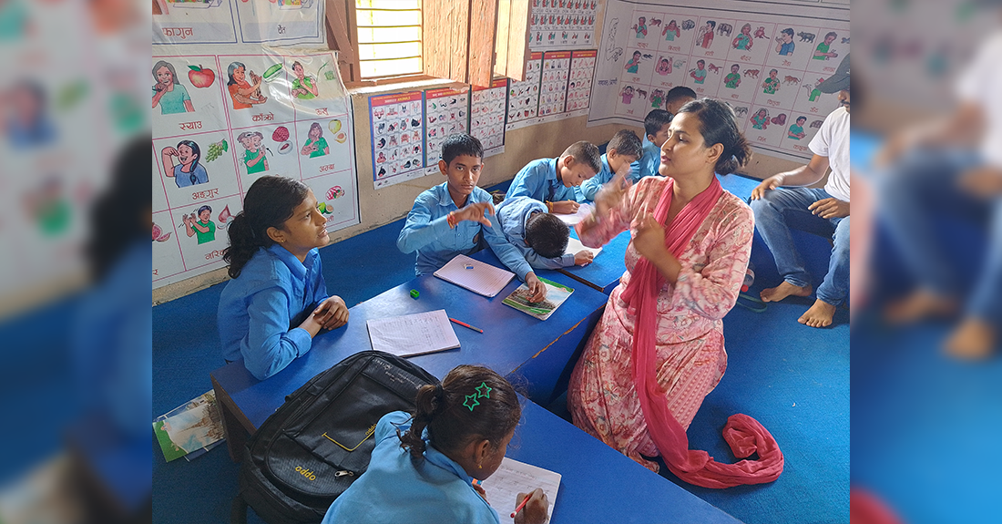 बहिरा विद्यार्थीको भविष्य कोर्दै बहिरा शिक्षिका गौतम