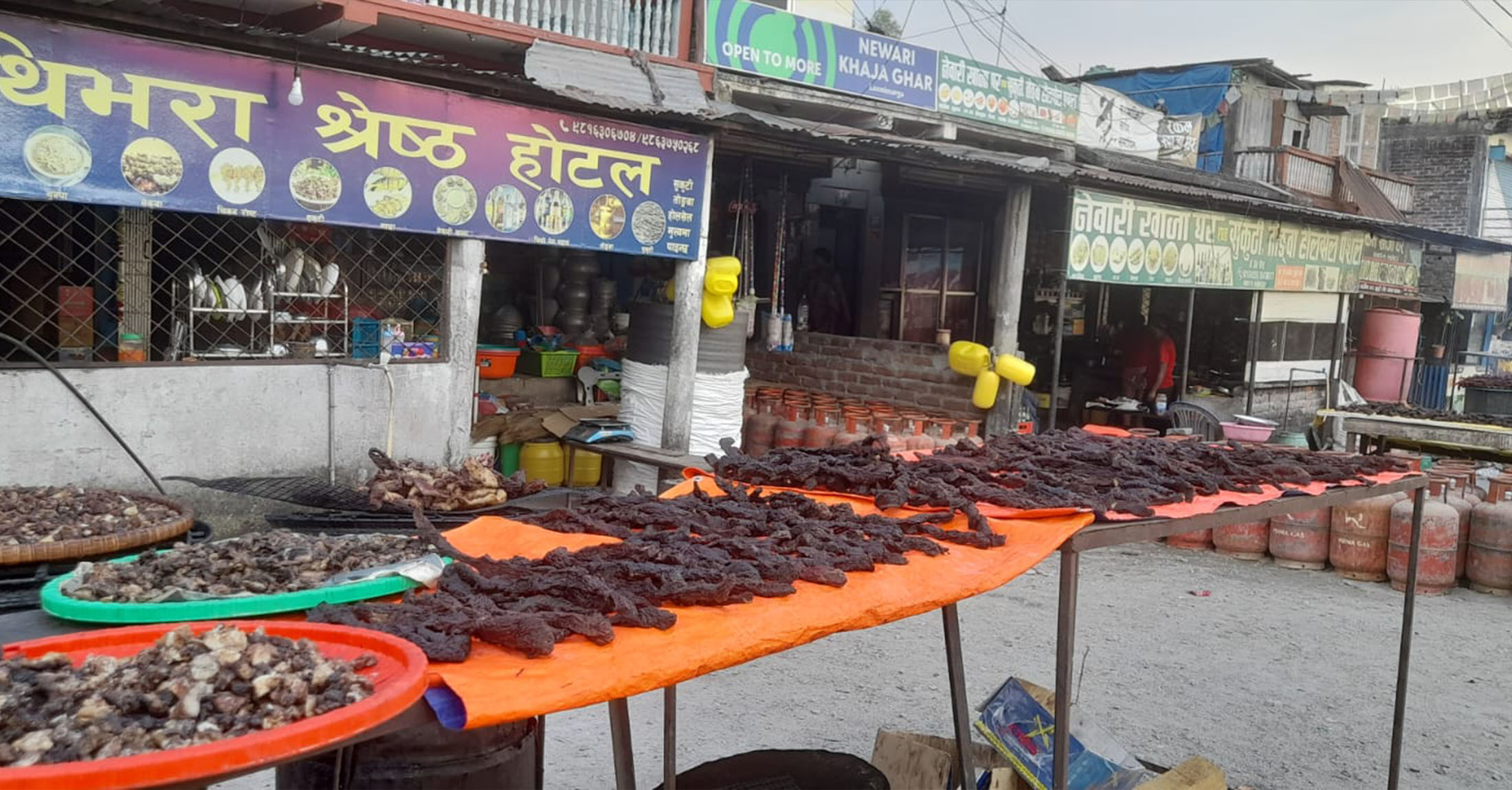 सुकुटी बेचेर मासिक दुई लाख आर्जन