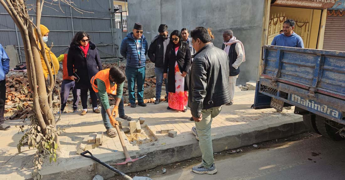 पैदल मार्ग सुधार योजनाको अनुगमन : चौडाइ र मोटाइको स्थलगत प्राविधिक परीक्षण