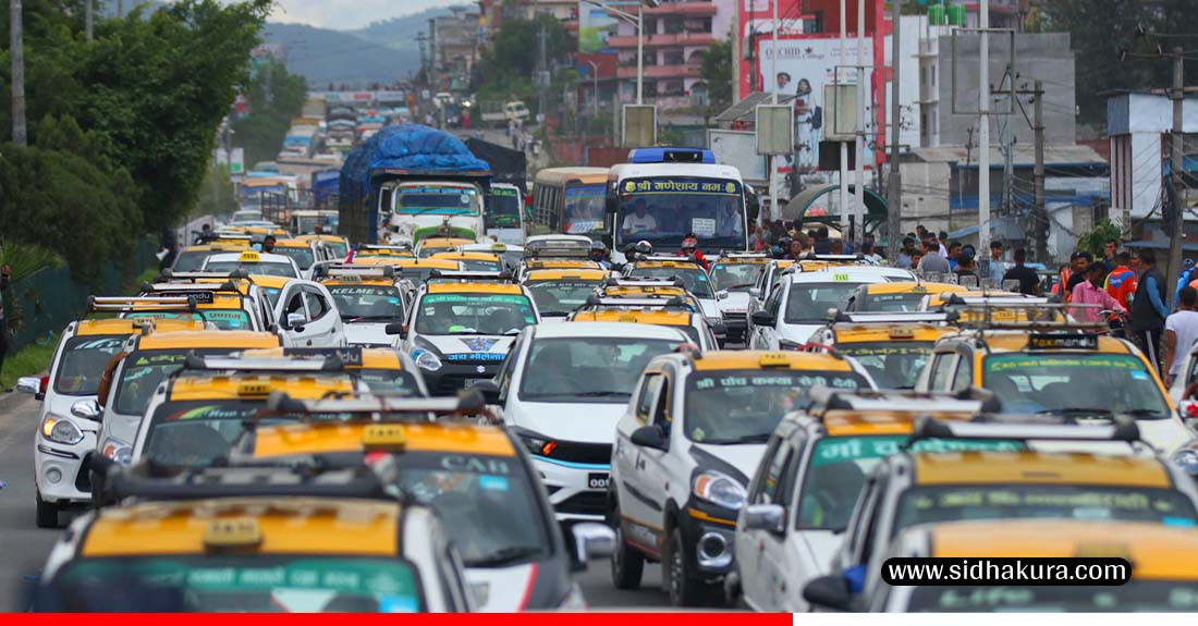 राइड सेयरिङ बन्द गर्नुपर्ने माग गर्दै ट्याक्सी चालकको आन्दोलन (तस्विरहरु)