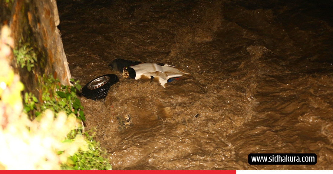 धोवीखोलाले चालकसहित ट्याक्सी बगायो