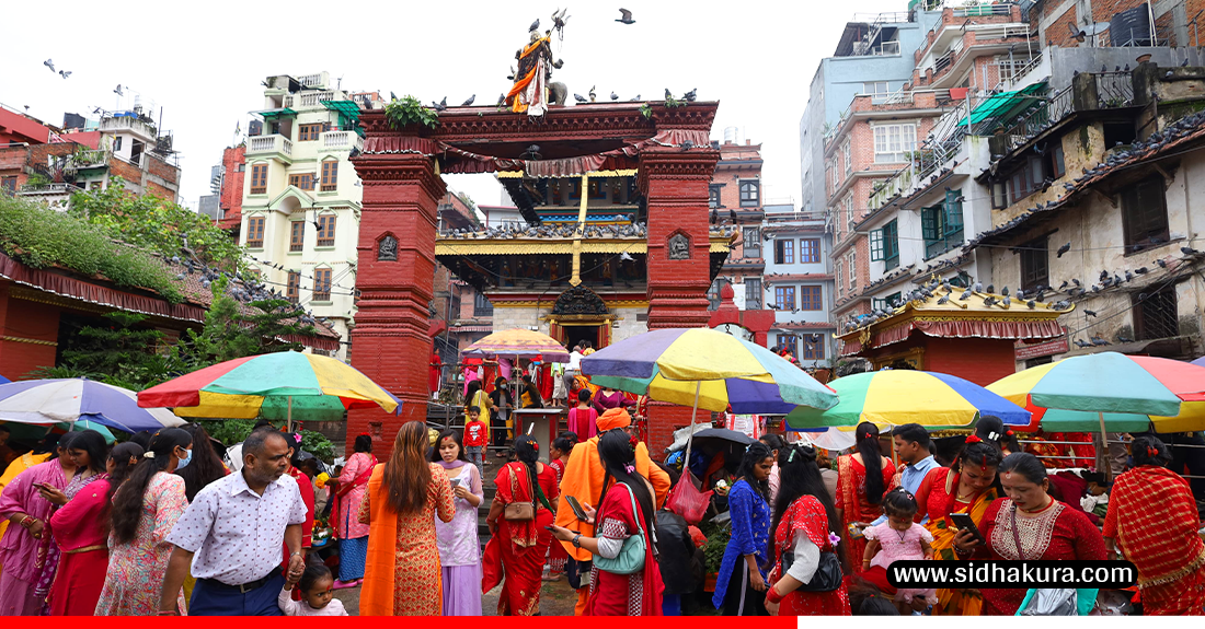 तीजको रौनक : पानी रोकिएसँगै वसन्तपुर क्षेत्रमा श्रद्दालुहरुको भीड (तस्विर)