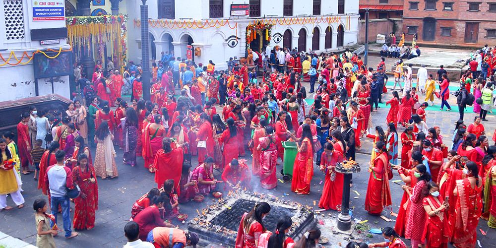 मौलिकता गुम्दै जाँदा रमाइलोमा सीमित हुँदै तीज पर्व