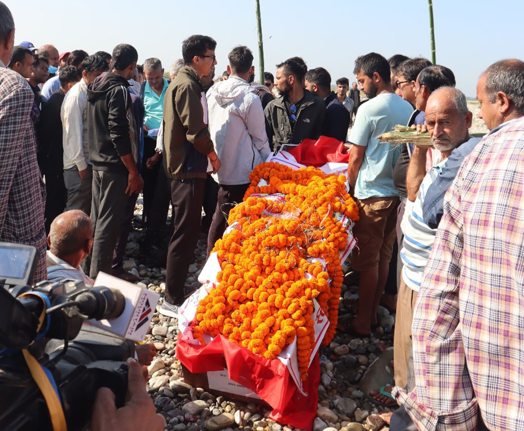 एकल आमाको सहारा बनेको छोरो दशैंको मुखमा बाकसमा फर्किदा.....
