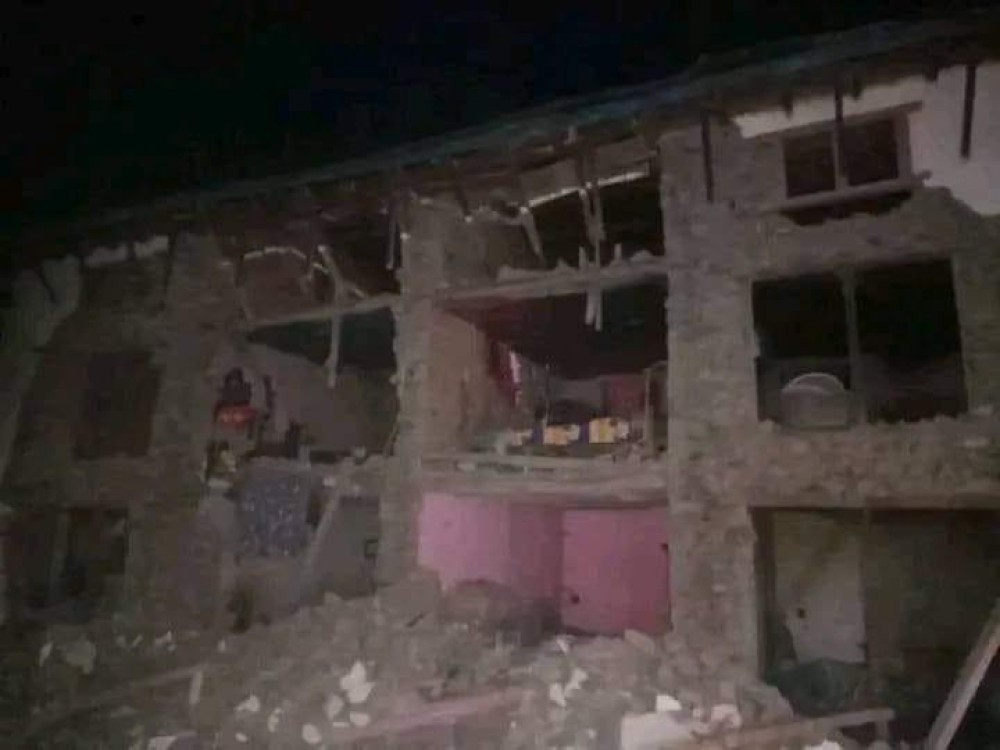 मध्यरातमा भुकम्पः १८ जना भन्दा धेरैको मृत्यु, सयौँ घाइते