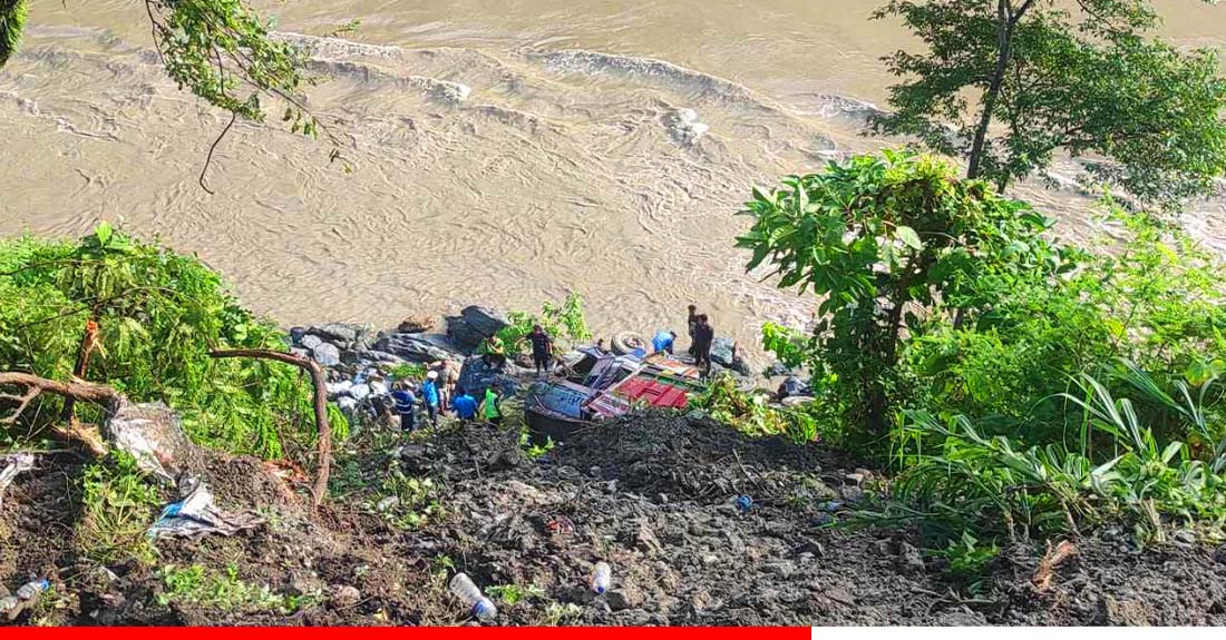 ट्रक दुर्घटना हुँदा चालकको मृत्यु