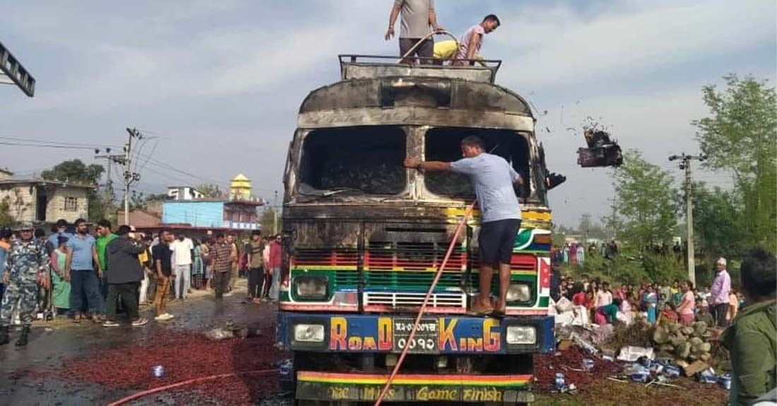 लाइटर बोकेको ट्रकमा फेरि आगलागी