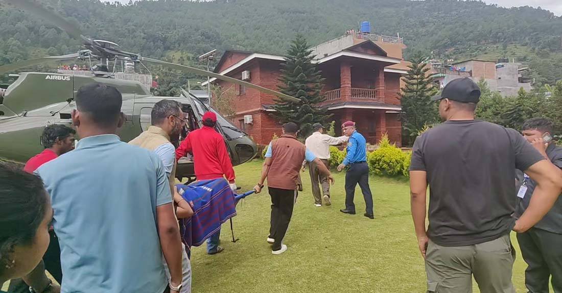 नेपाली सेनाको हेलिकप्टरमार्फत गर्भवतीको उद्धार