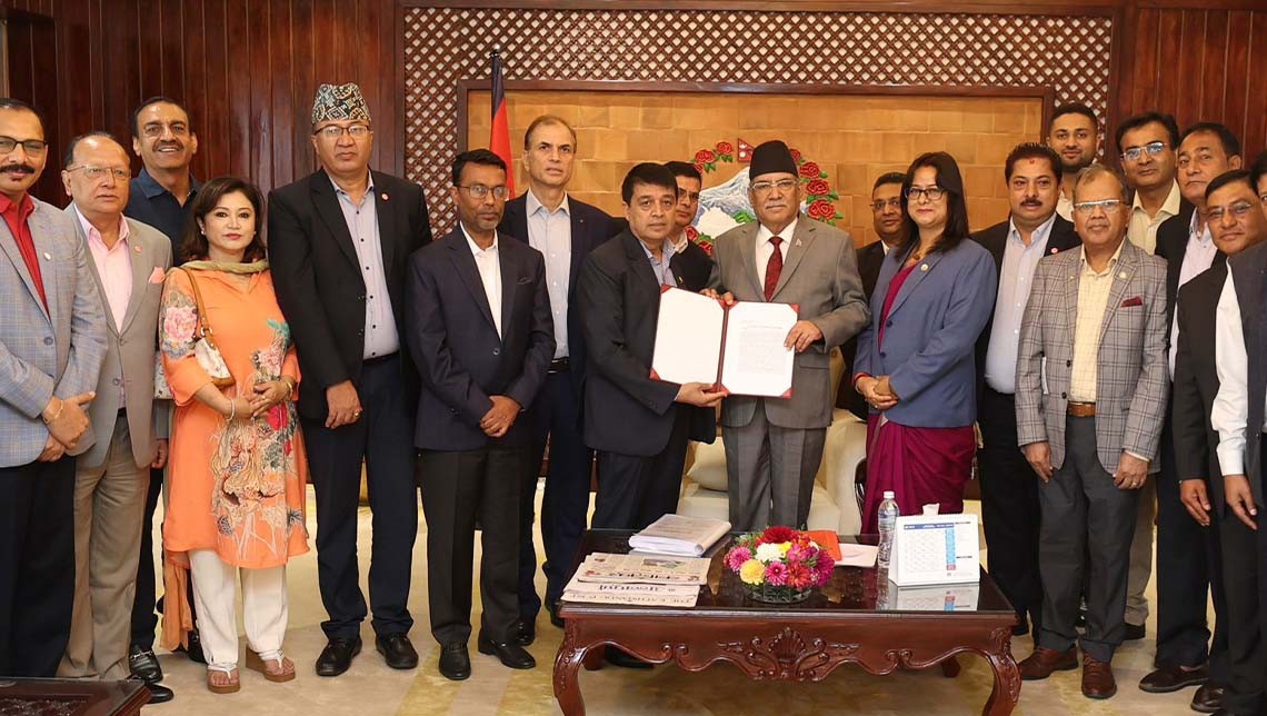 उद्योगहरुमा तत्काललाई विद्युत् आपूर्ति नरोक्न प्रधानमन्त्रीको निर्देशन