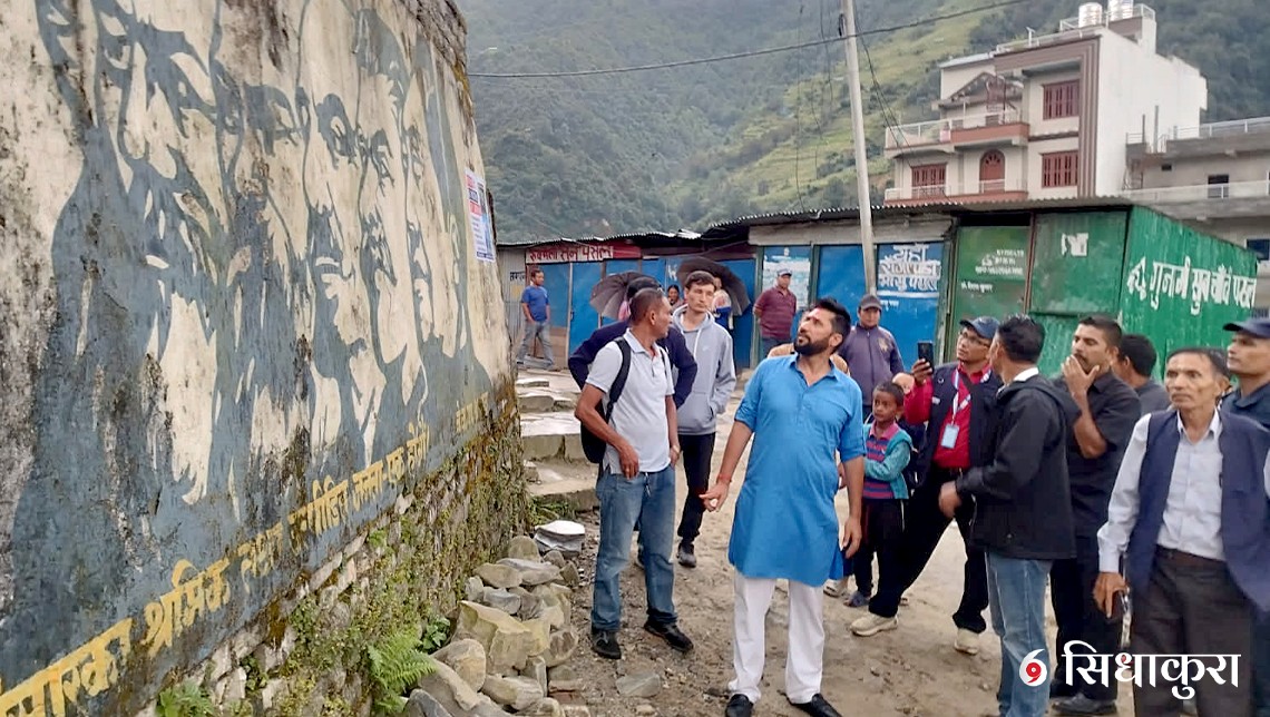 रवि लामिछानेसँग रोल्पाबासीको गुनासो –  थबाङ  ‘सुनबाङ’ भयो