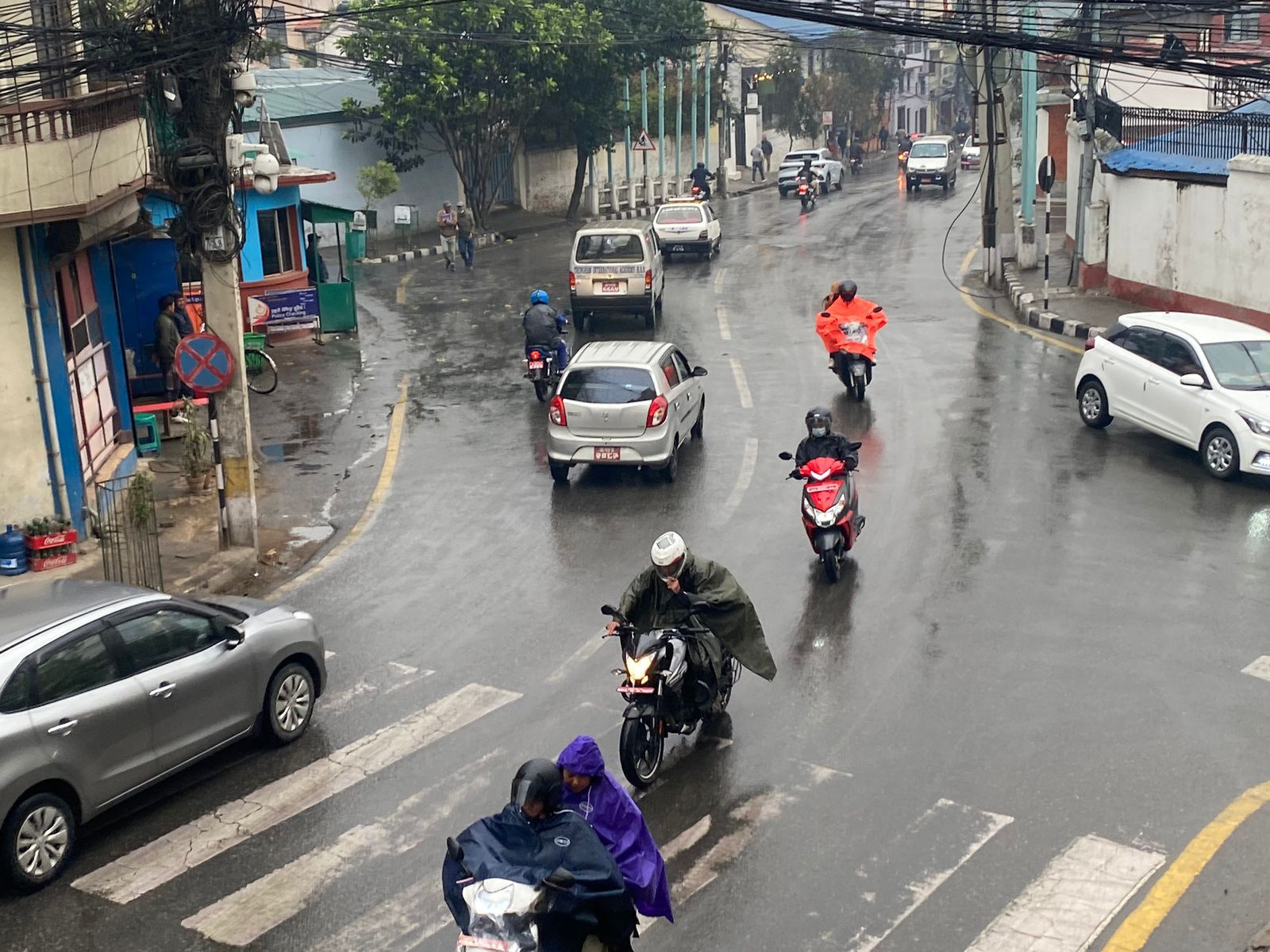 आजको मौसमः उपत्यकामा साँझसम्मै वर्षा हुने, हिमाली क्षेत्रमा हिमपातको सम्भावना