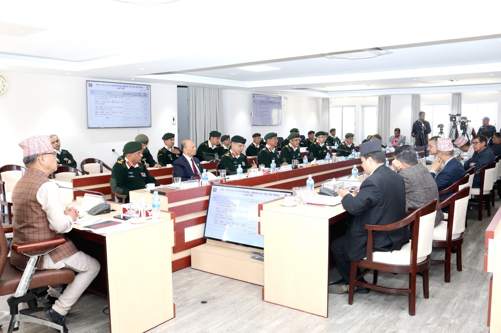 तराई–मधेस द्रुतमार्ग निर्माणमा ढिलाई नगर्न सेनालाई उपप्रधानमन्त्री खड्काकाे निर्देशन