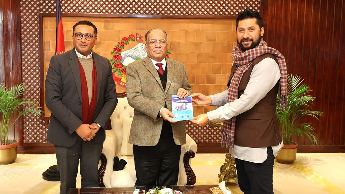 रास्वपाले प्रधानमन्त्रीलाई बुझायो सहकारी समस्या समाधान गर्ने उपायसहितको प्रतिवेदन