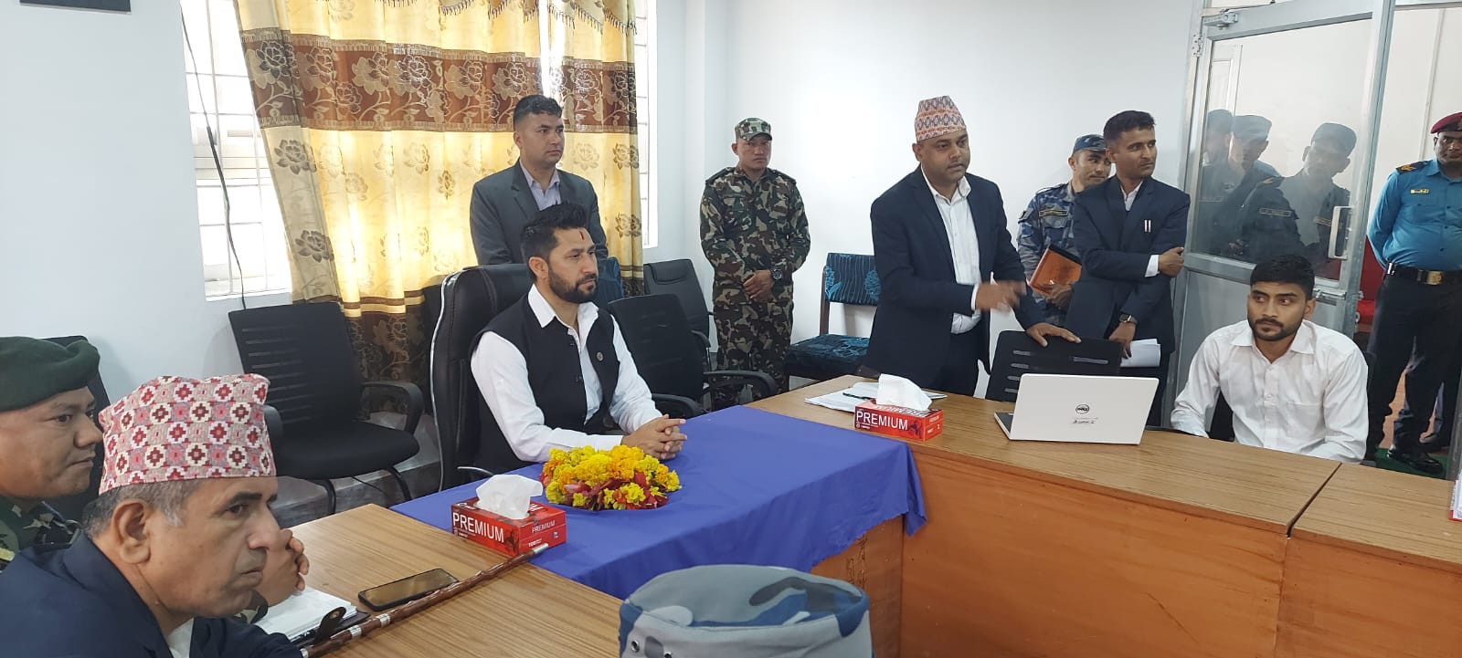इलाम पुगेर सुरक्षा प्रमुखहरुलाई गृहमन्त्री रवि लामिछानेको निर्देशन: 'के गरौं भनेर सोध्नुभयो भने तपाईंलाई चाहिँ के गर्ने हो सोच्नुपर्छ'