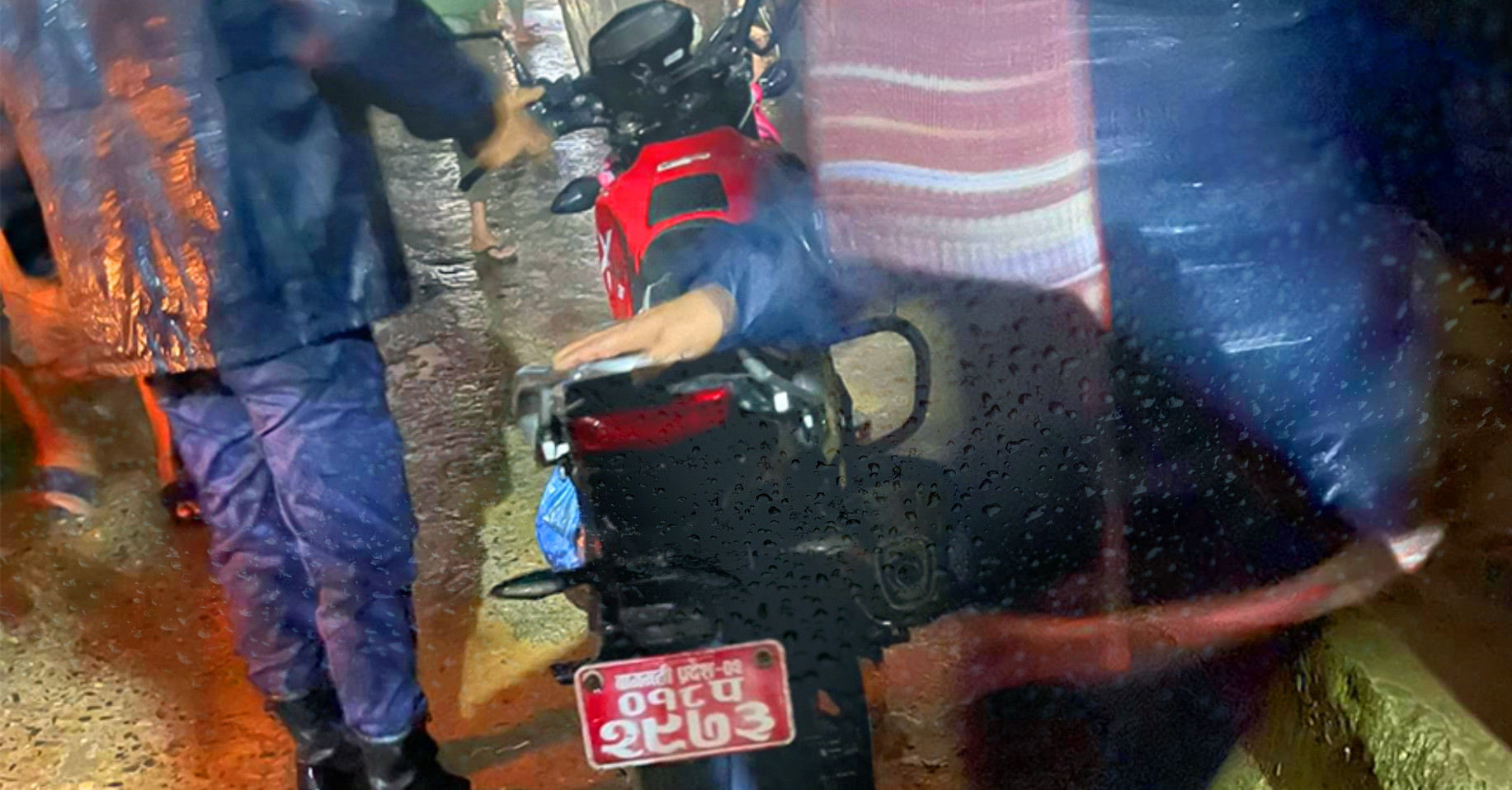 वनस्थली नजिकै अन्नपूर्ण चोकस्थित नालीमा मोटरसाइकल खस्यो, चालक बेपत्ता