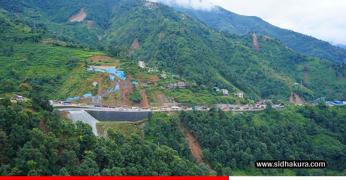 दसैँको मुखमा लथालिङ्ग राजमार्ग, जोखिमपूर्ण यात्रा नगर्न विज्ञको सुझाव