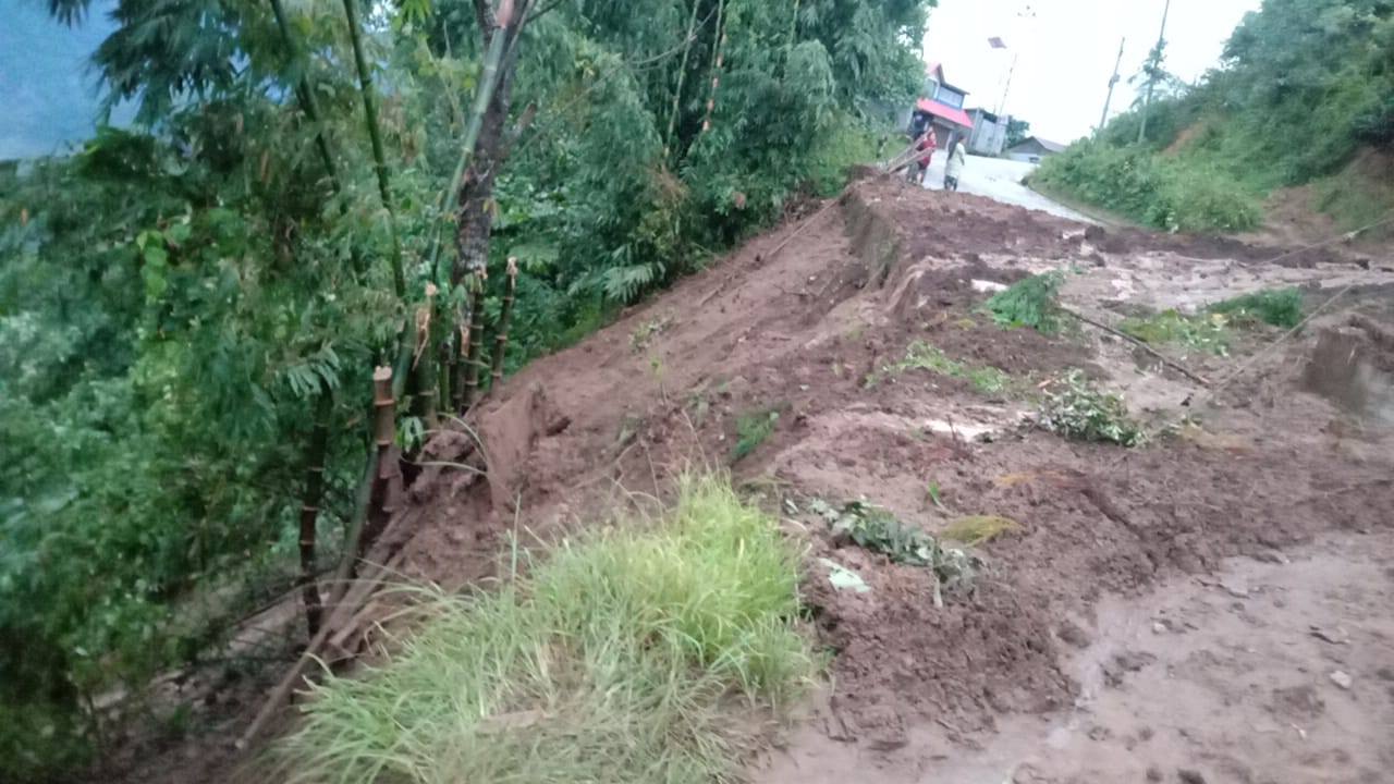 भारी वर्षापछी इलाममा पहिराः २ को मृत्यु, १५ जना बेपत्ता