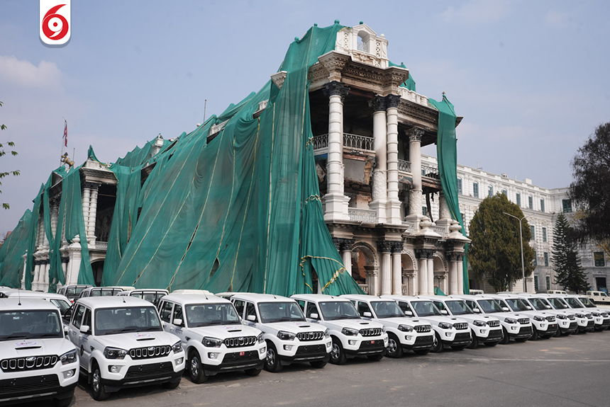 भारतले सहयोग स्वरुप प्रदान गरेका सवारीसाधन सिंहदरबार भवन अगाडि पार्किङ(तस्बिरहरु)