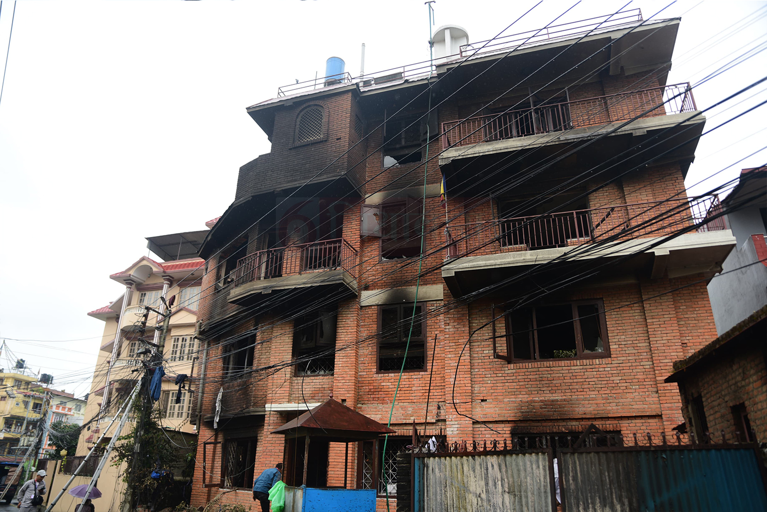यस्तो छ पूर्वप्रधानमन्त्री झलनाथ खनालको निवासको अवस्था (काठमाडौँ)