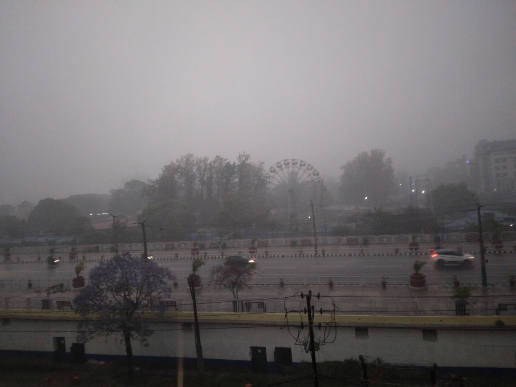 काठमाडौँमा हावाहुरी सहित वर्षा, भोलि बिहानसम्म जारी रहन सक्ने