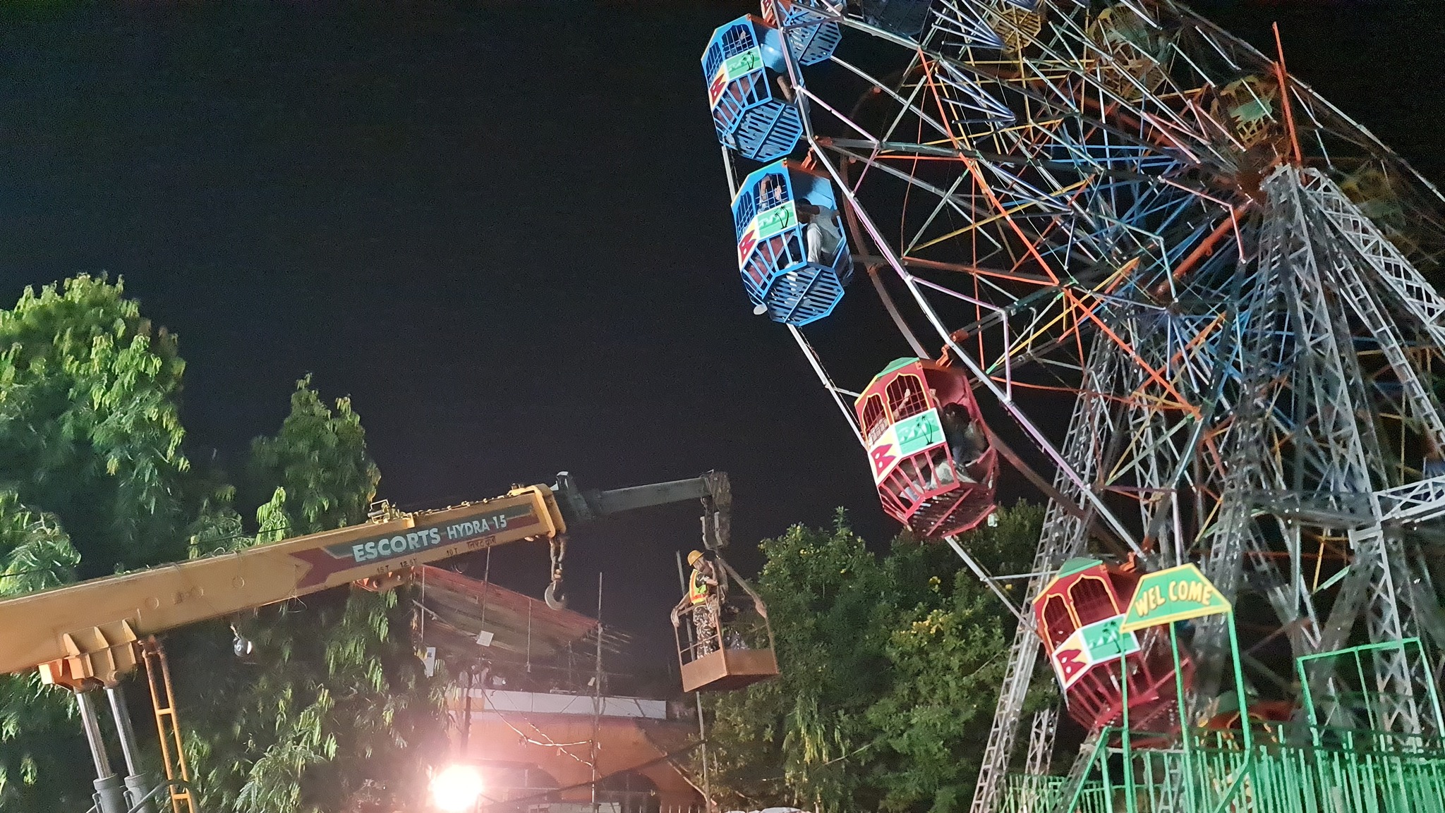 जनकपुरमा झुला भाँचिएर फसेको ५६ जनाको उद्धार