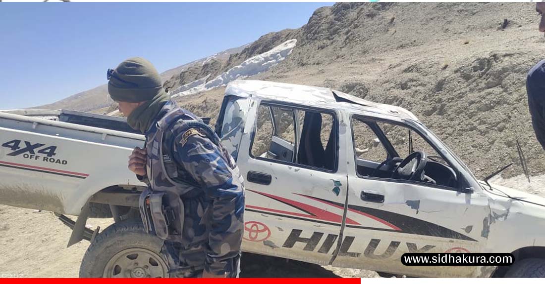 कोरलानाकातर्फ जाँदै गरेको जिप दुर्घटना, चालक घाइते