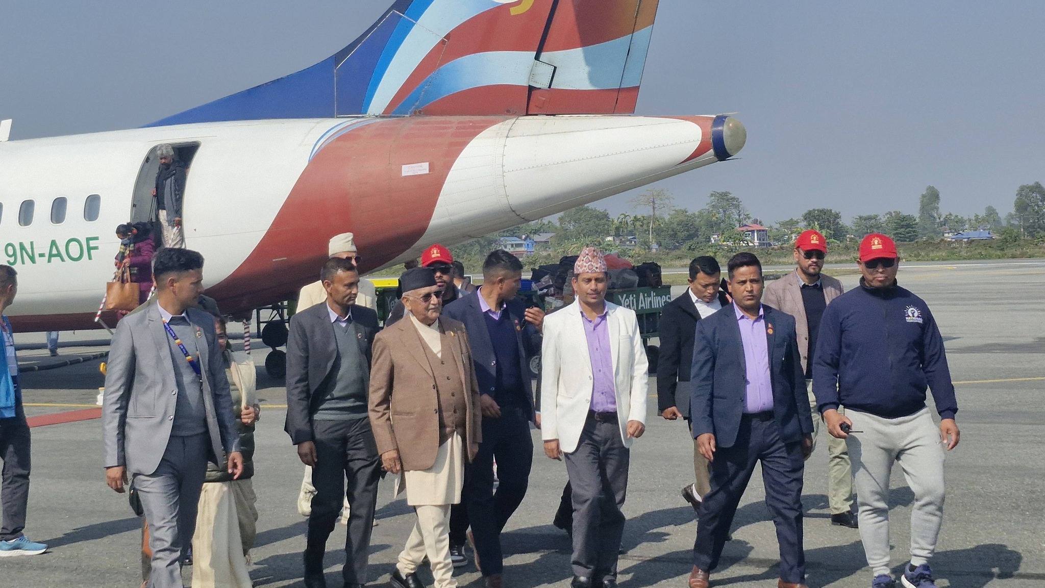 चुनाव लड्न  झापा पुगे केपी ओली