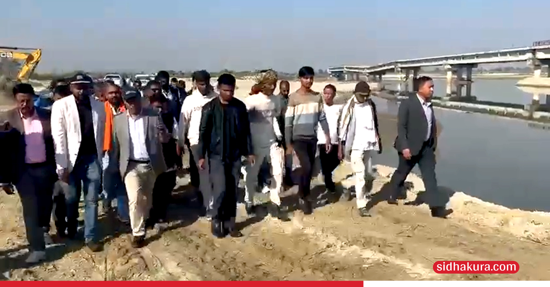 मन्त्री घिसिङद्वारा कमला नदीमा निर्माणाधीन पुलको स्थलगत अनुगमन