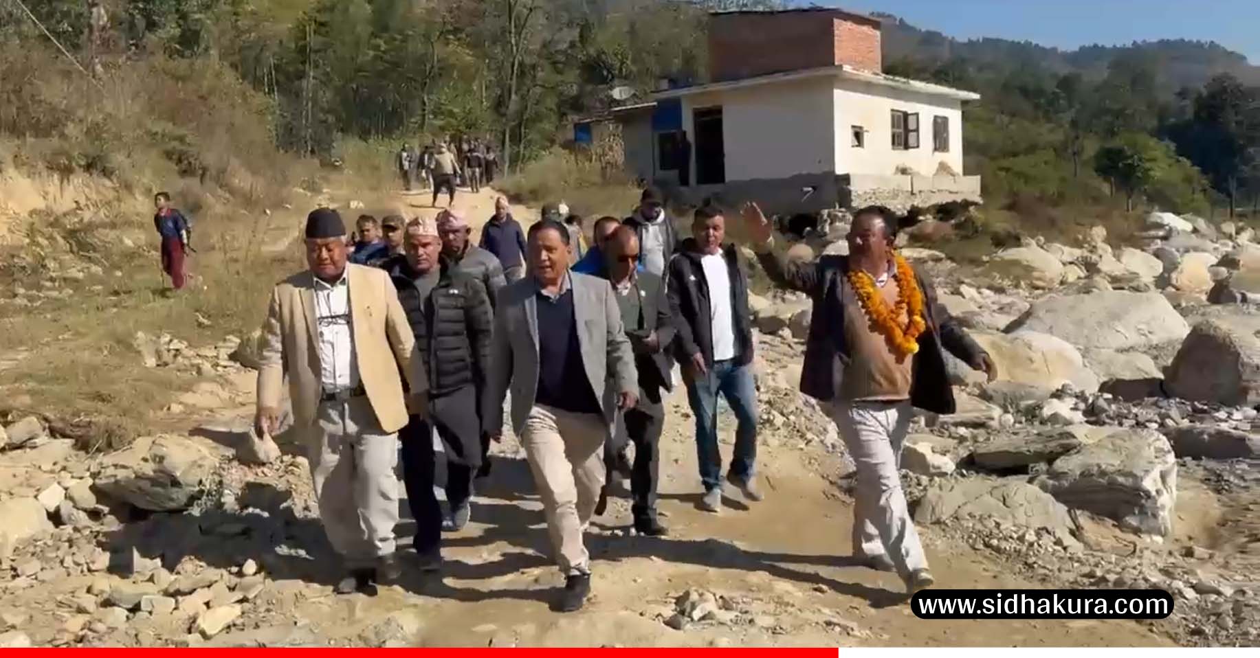 मन्त्री घिसिङद्वारा बाढी पहिरो प्रभावित क्षेत्रको निरीक्षण