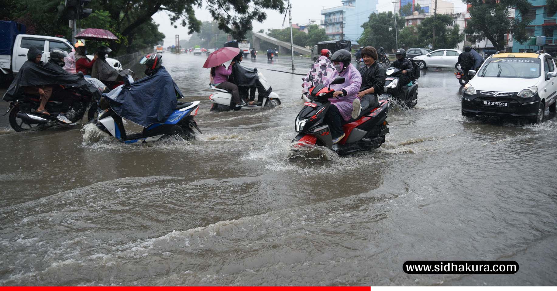 ललितपुरको महालक्ष्मीस्थानस्थित रिङरोड क्षेत्रको सडक वर्षाले जलमग्न(तस्बिरहरु)