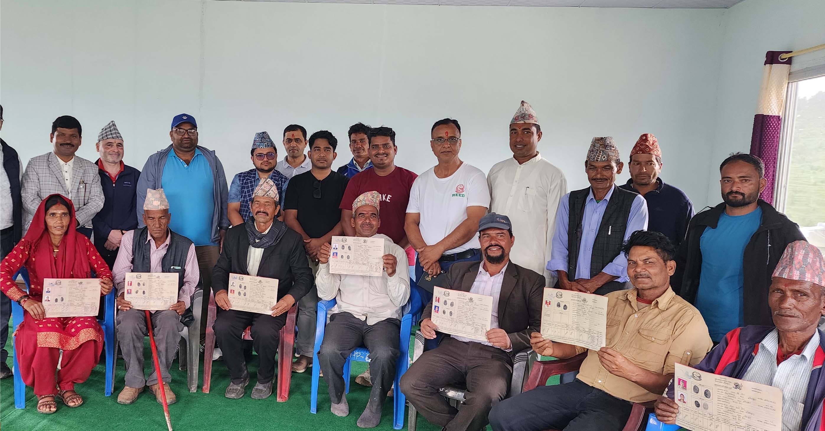 डडेल्धुराको अजयमेरुमा ७ परिवारलाई लालपुर्जा वितरण
